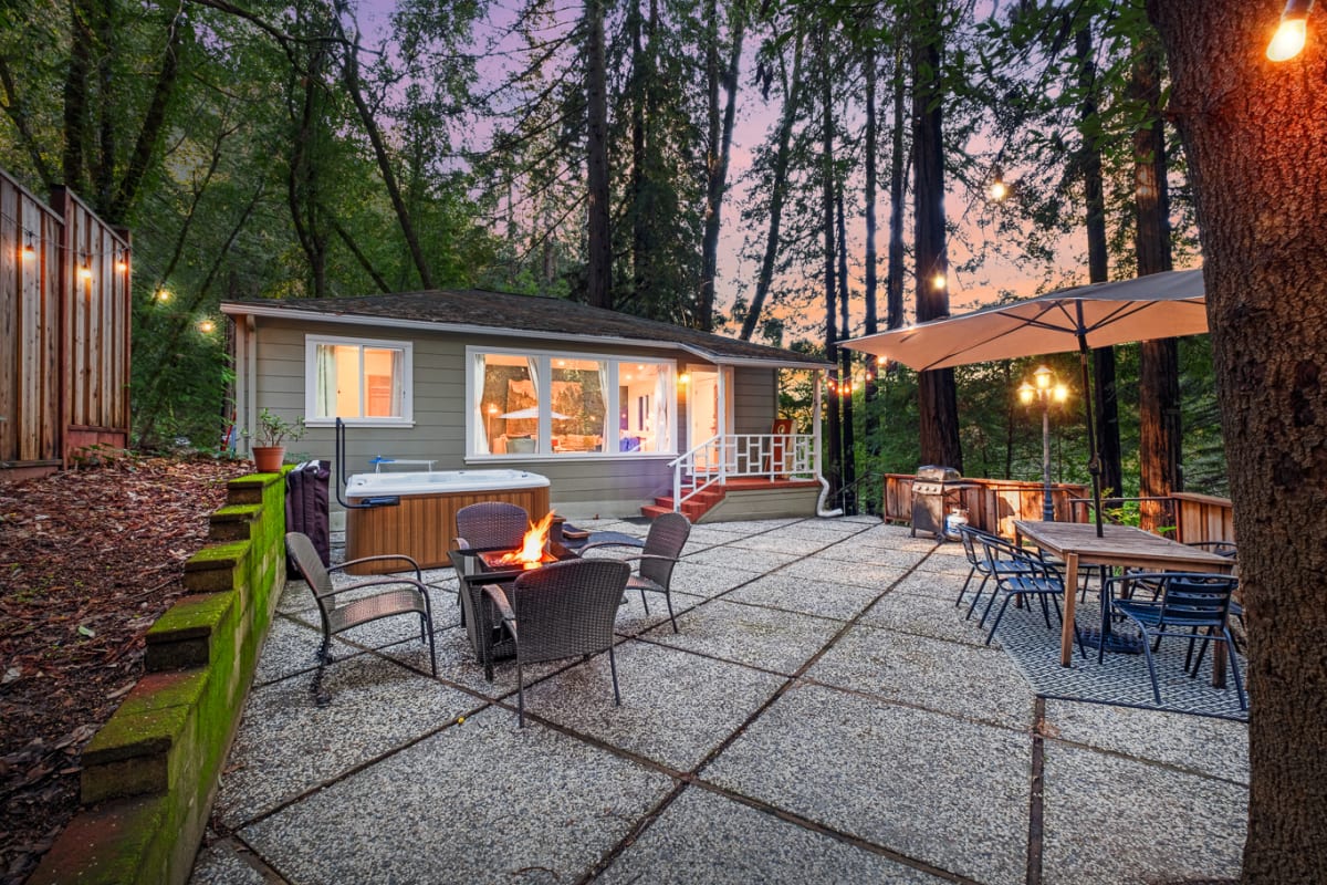 Hazel's Hideaway - view 2